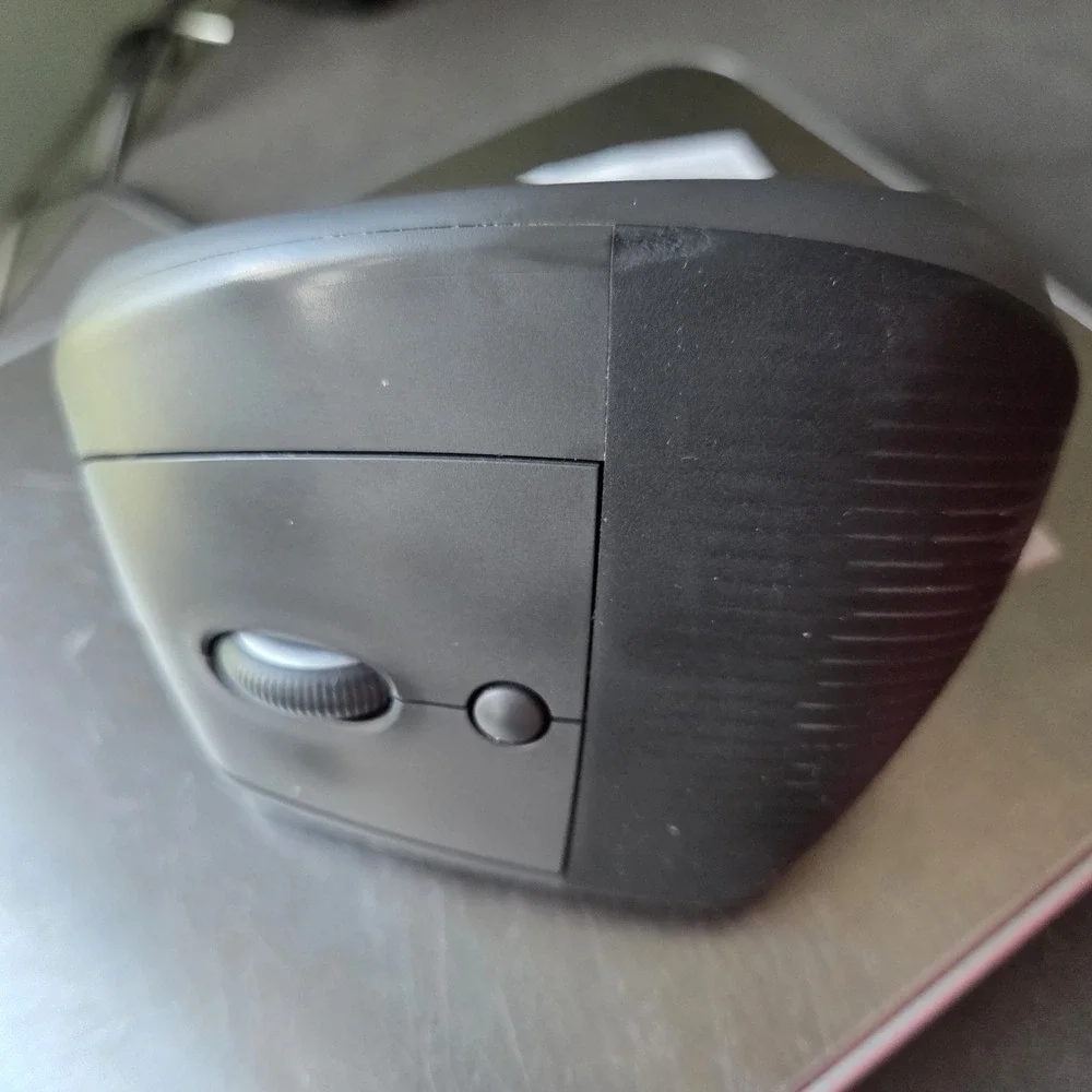Logitech lift vertical